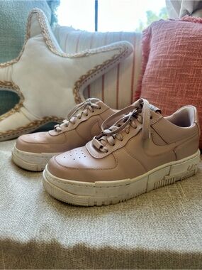 Nike Air Force Neutral Pink